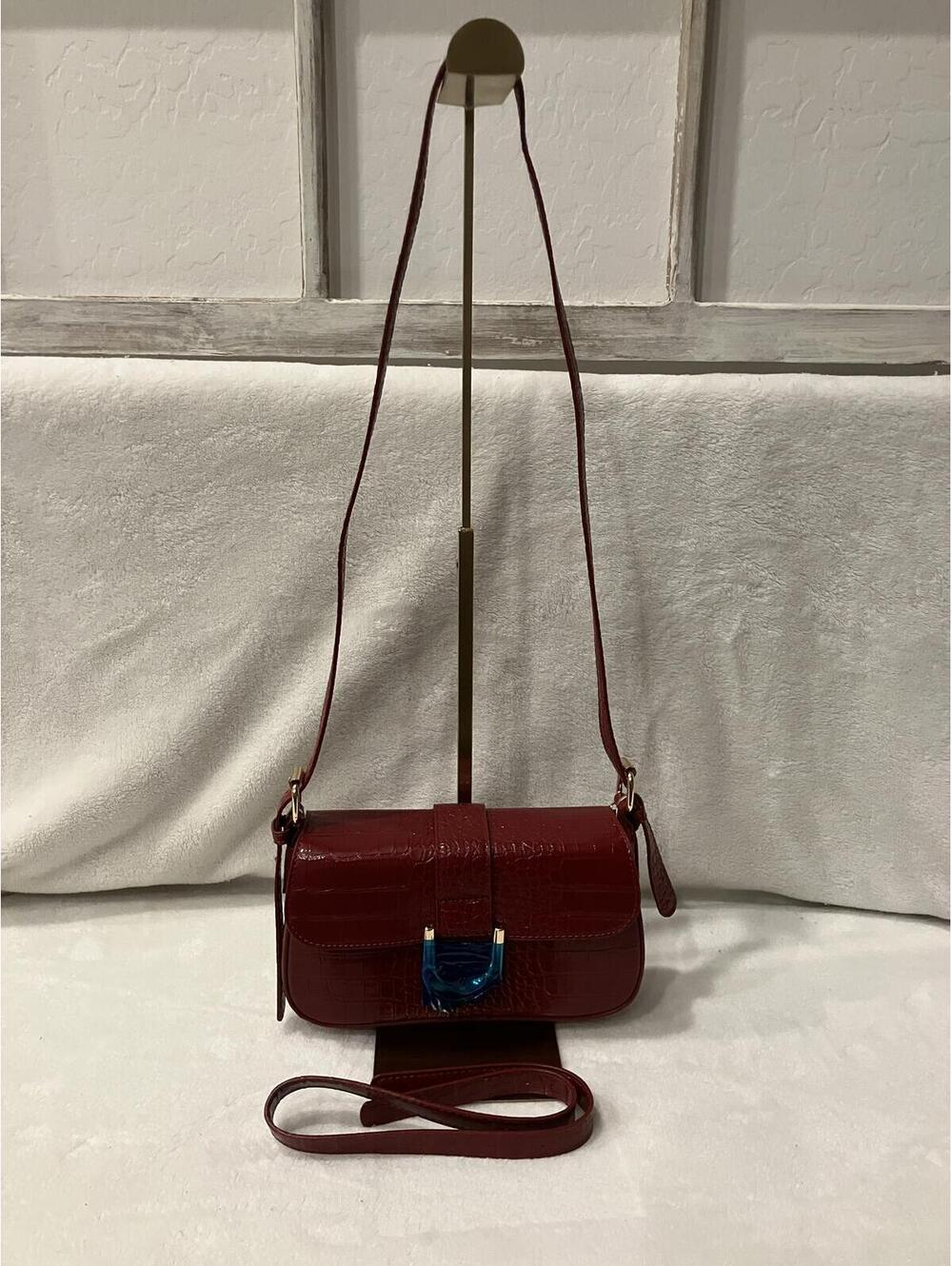 Red Crocodile Pattern Crossbody Bag with Adjustable Strap